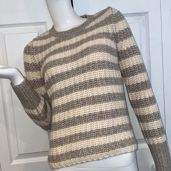 NEW VICTORIA SECRET SWEATER - Picture 3 of 6